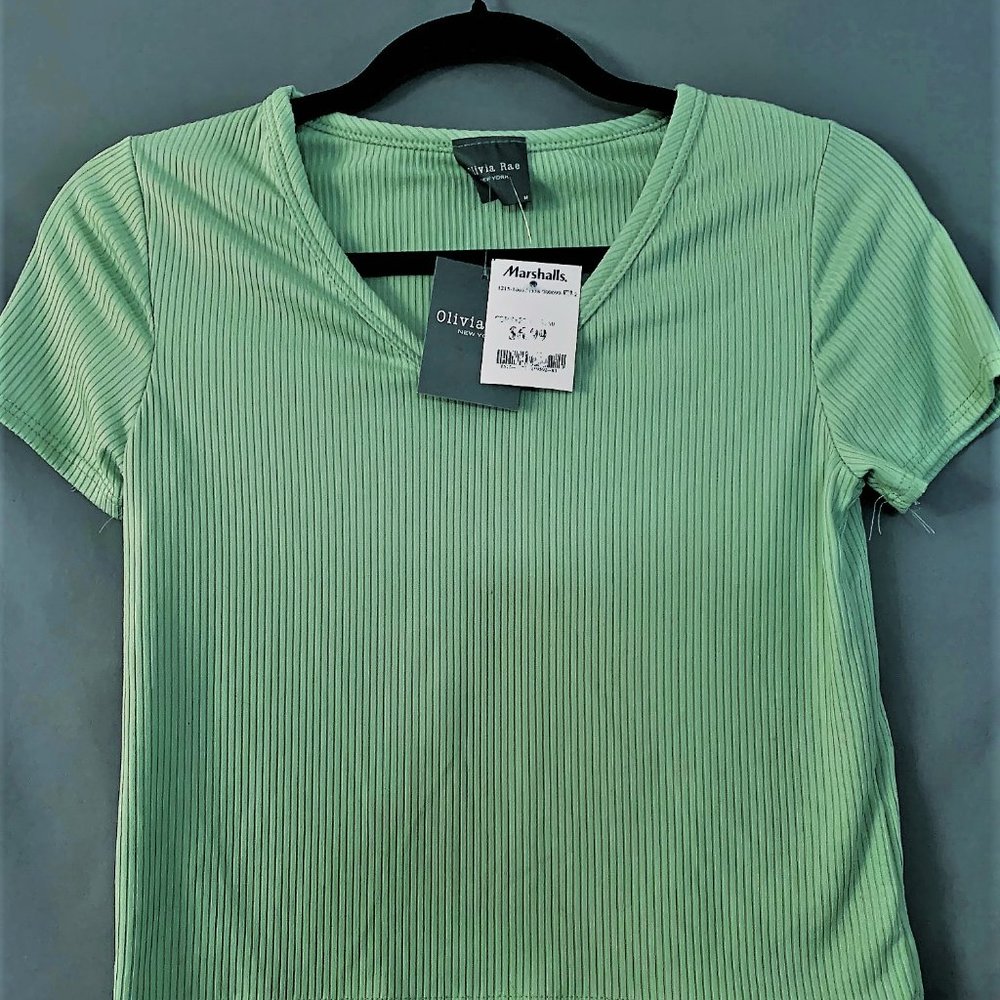 WOMANS GREEN TEE SIZE M